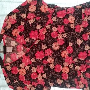 Ladies Cherokee Scrub Top.  Size XL.     B2